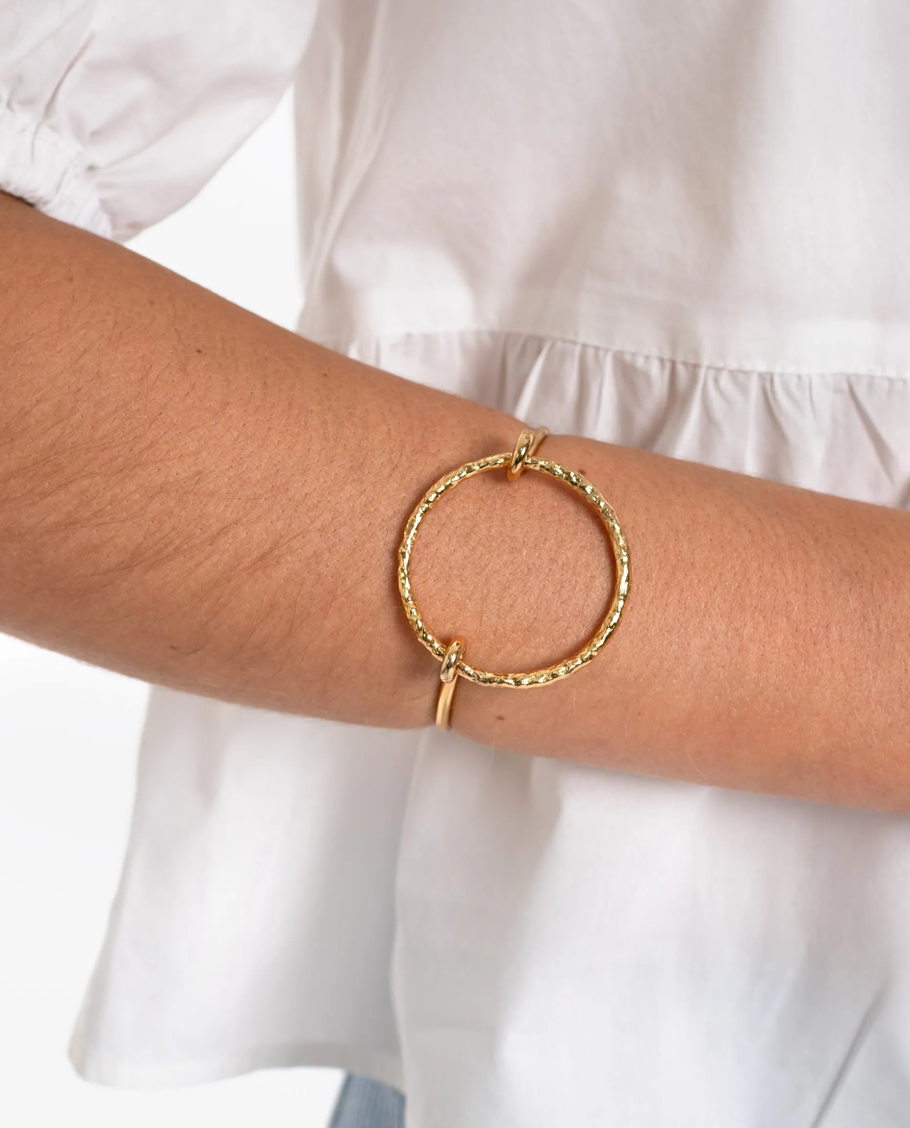 BRAZALETE CIRCLE · BAÑO ORO