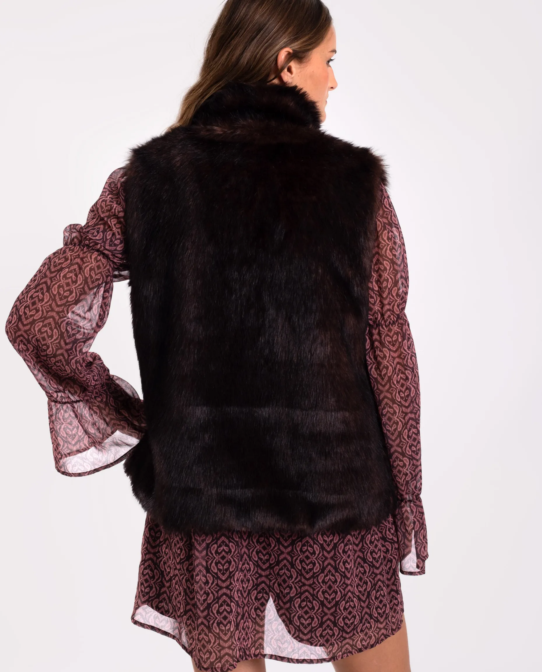 CHALECO MAKE A WAY · NEGRO Y MARRÓN