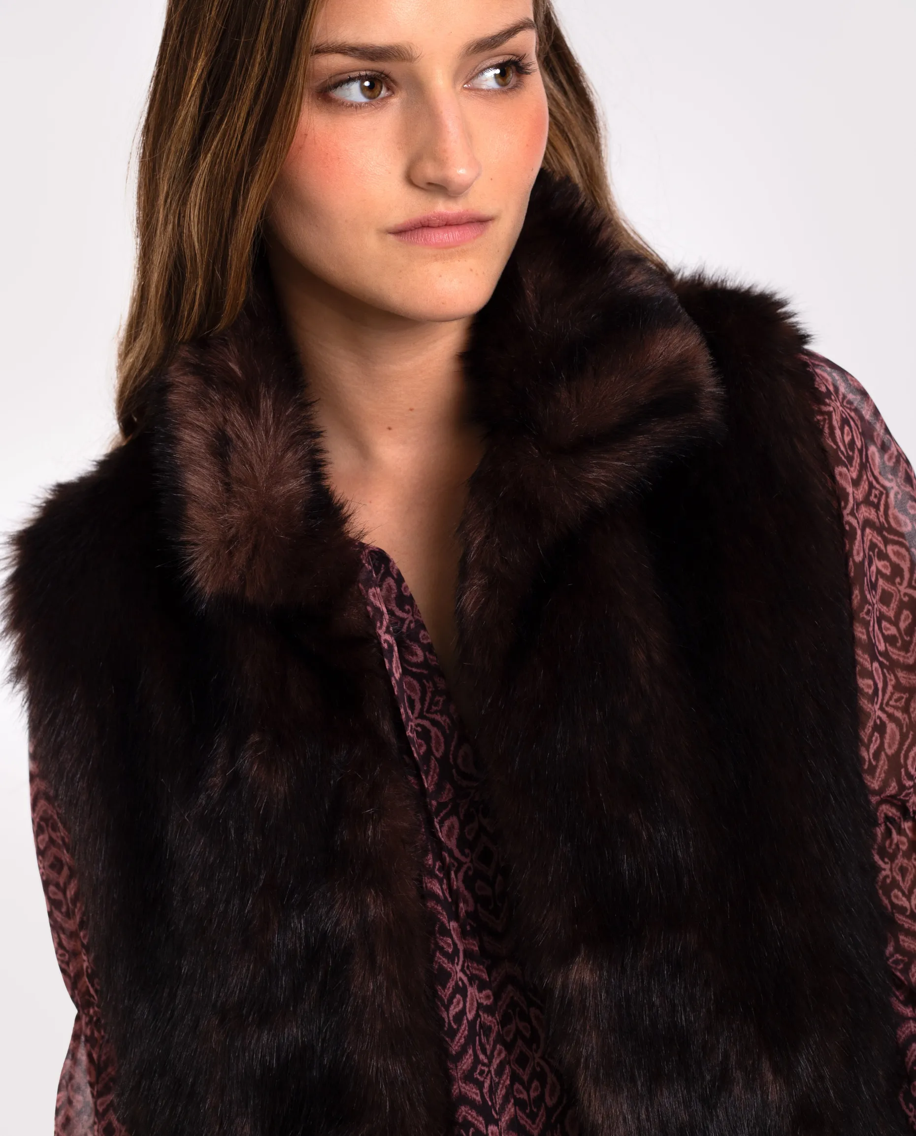 CHALECO MAKE A WAY · NEGRO Y MARRÓN