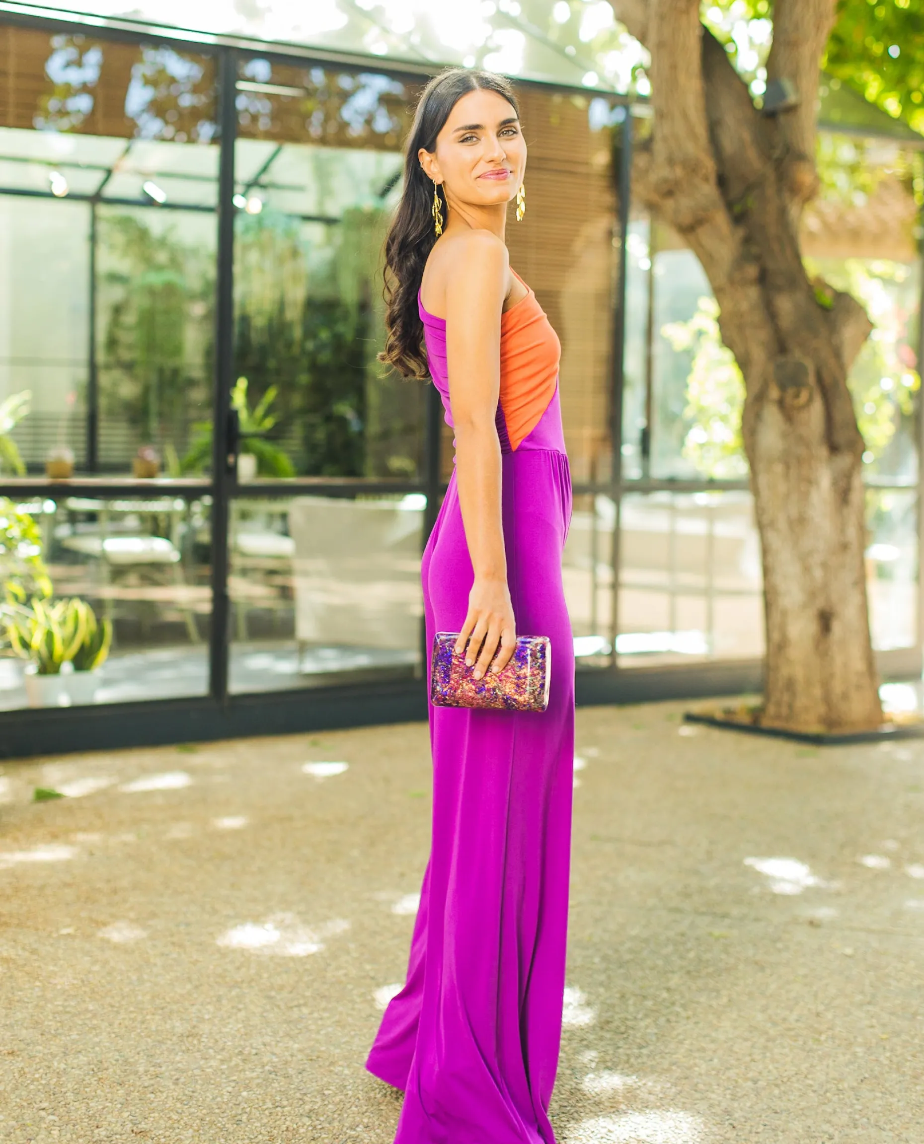 MONO MRS. RIVERA · NARANJA Y BUGANVILLA