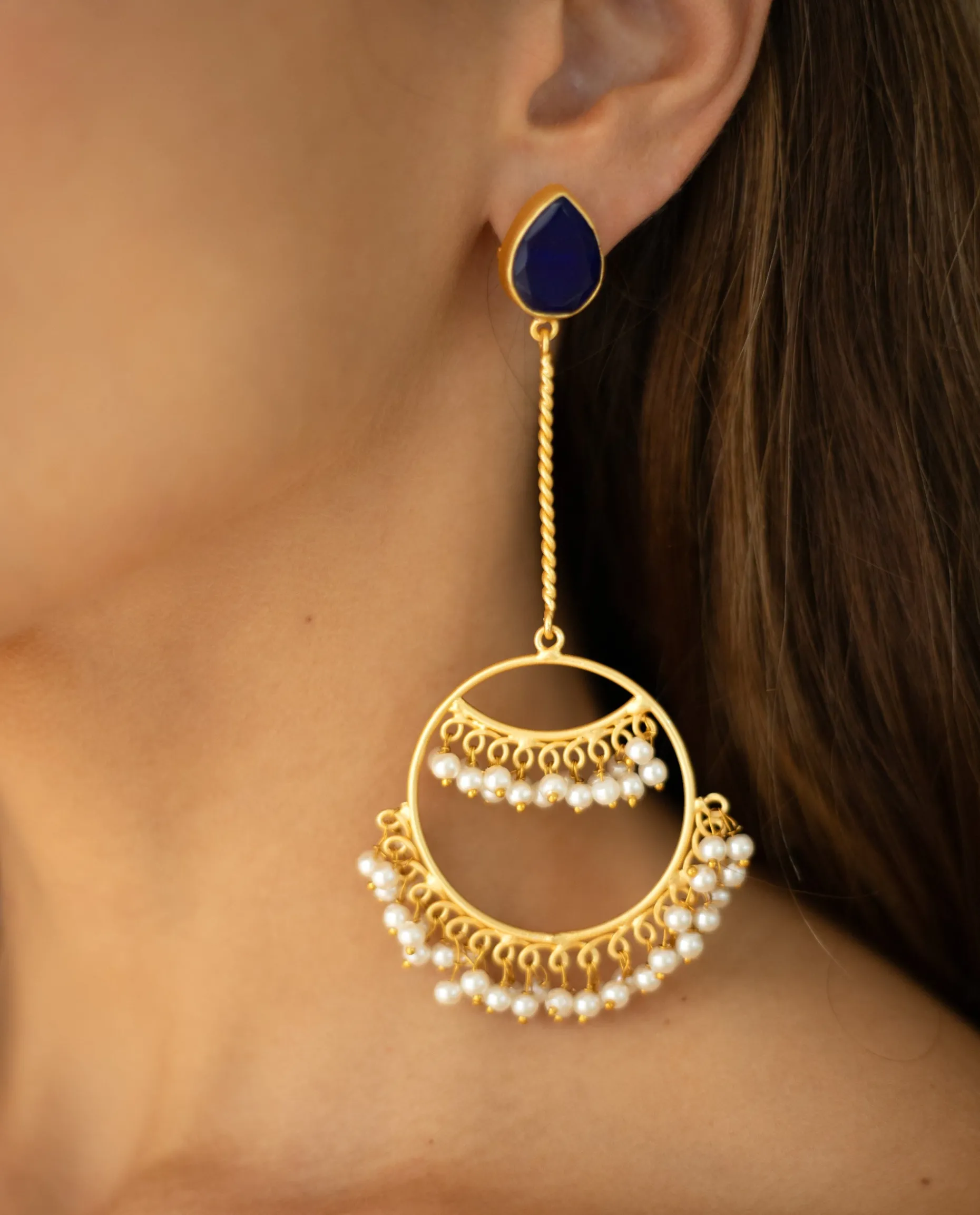 PENDIENTES GOLDSTONE · DORADO Y AZUL