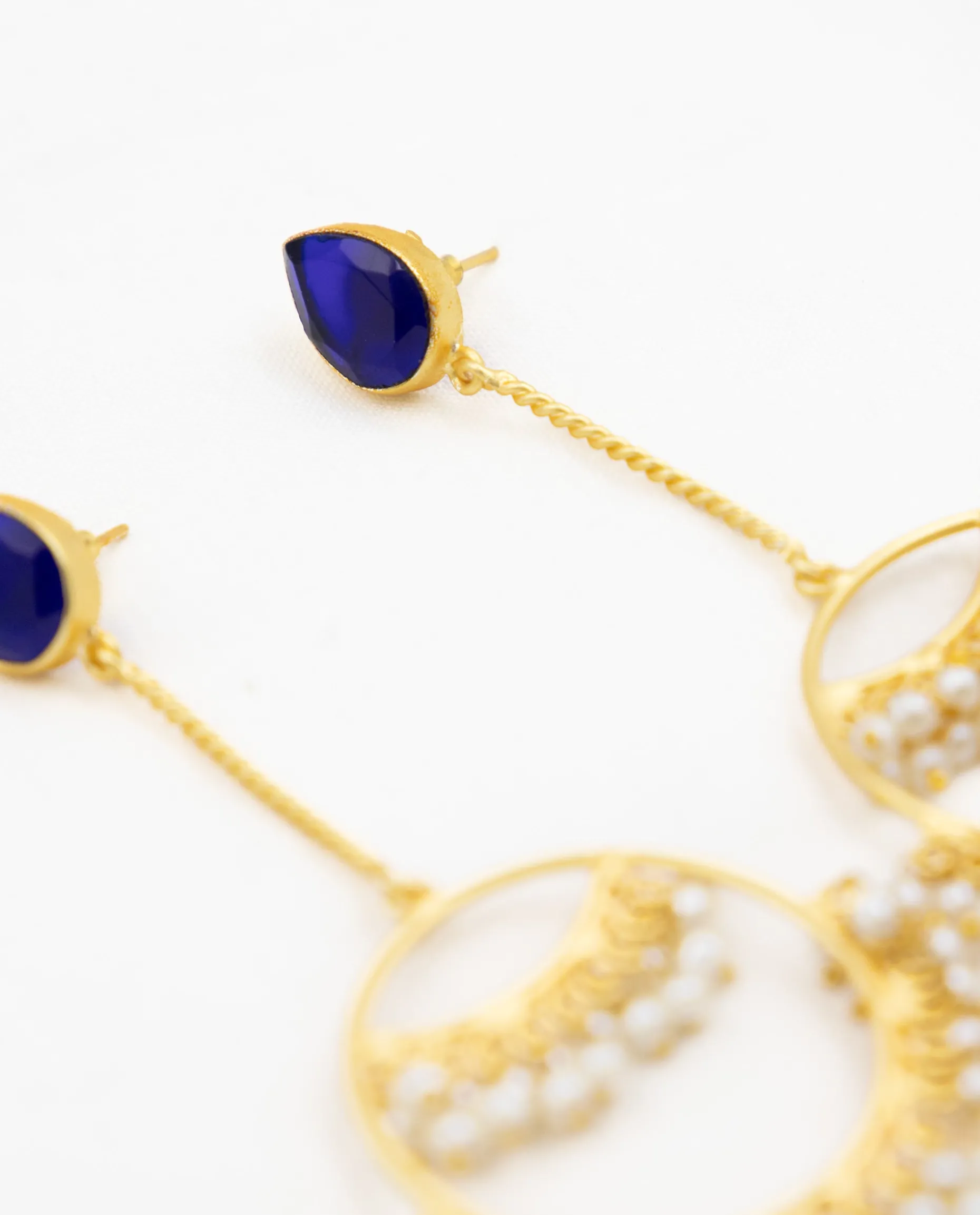PENDIENTES GOLDSTONE · DORADO Y AZUL