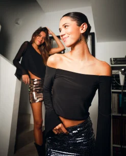 TOP JUST ONE · NEGRO