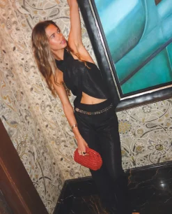 TOP NEVER LATE · NEGRO