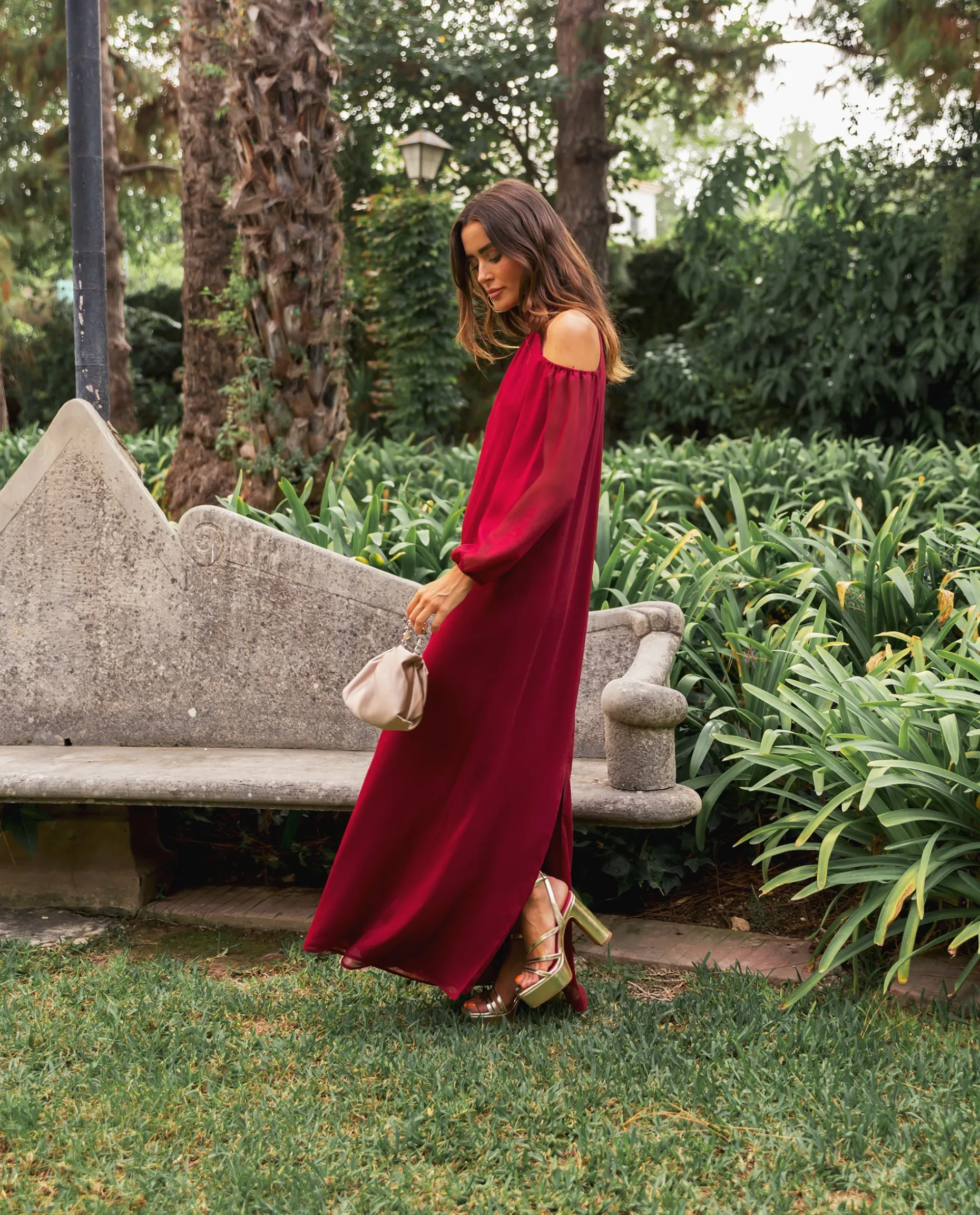 VESTIDO MRS. VALVERDE · BURDEOS